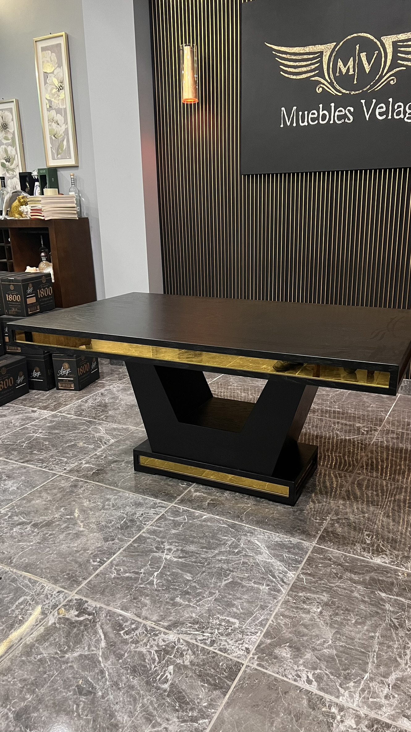 MESA TOLEDO GOLD DE 6, CHAPA ENCINO, COLOR CHOCOLATE MATE APERLADO