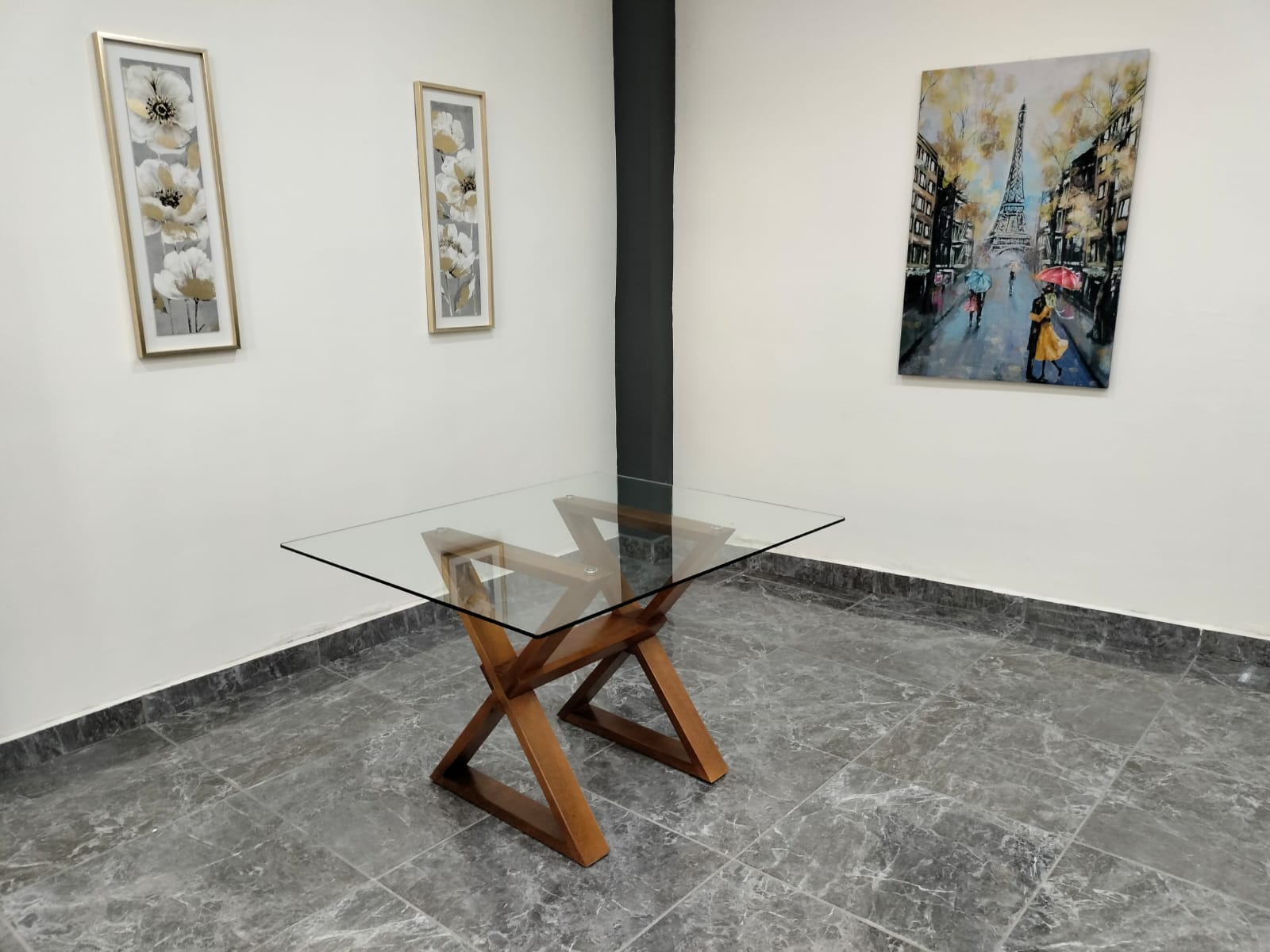 MESA SUECIA DE 4, CUBIERTA DE CRISTAL 