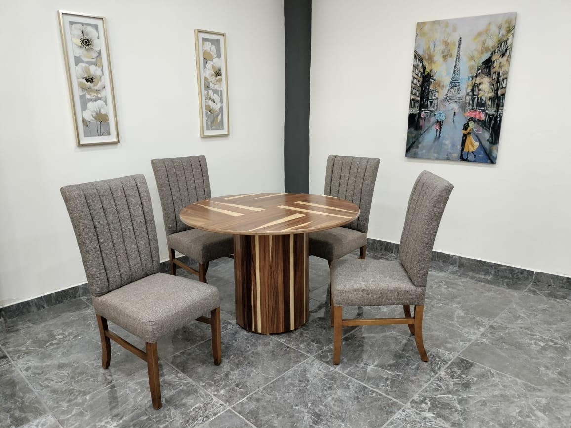 MESA LUXOR DE 4, CHAPA DE PAROTA SALVAJE 